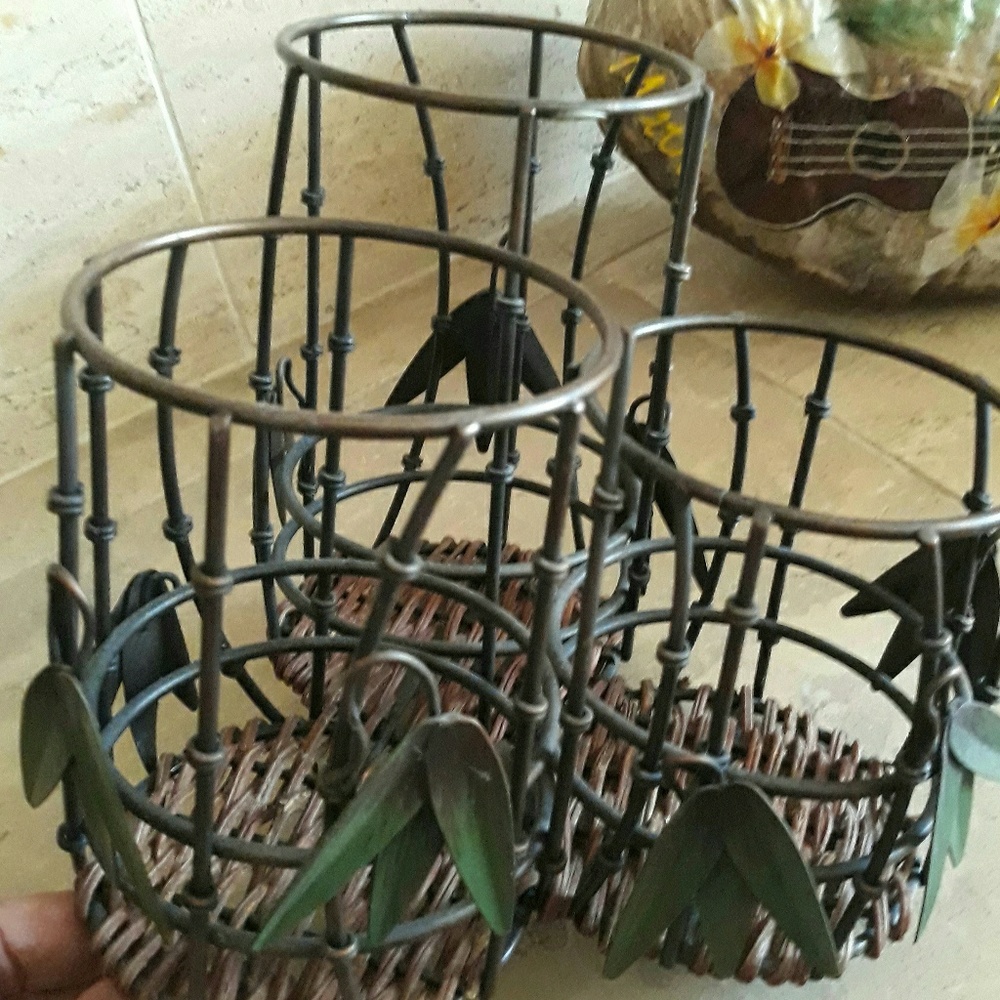 🥳2x HP🥳 3/$12 Decorative Island Bamboo Decor (SOLD)